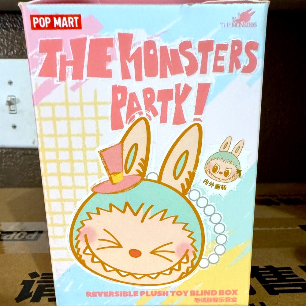 Labubu. Pop Mart. The monsters party. Open top. New Unused